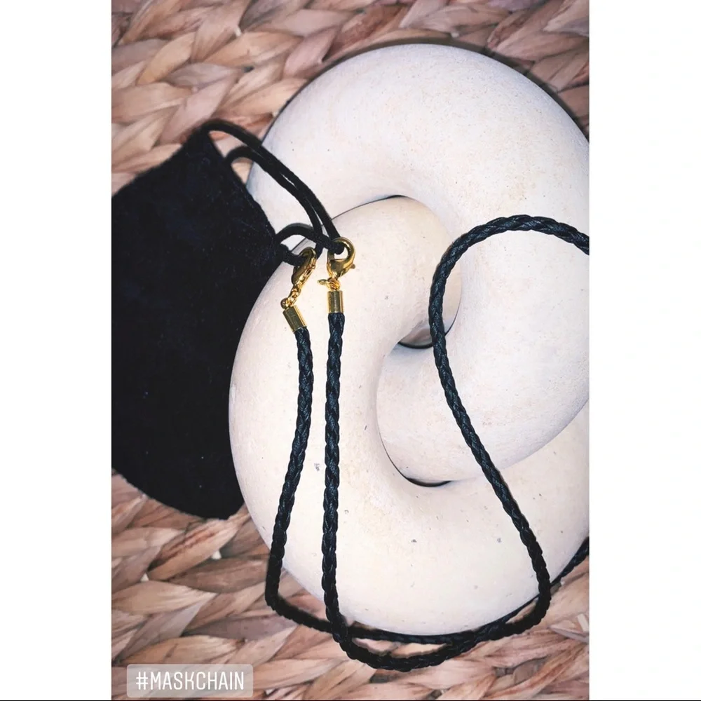 Black chain for masks or sunglasses